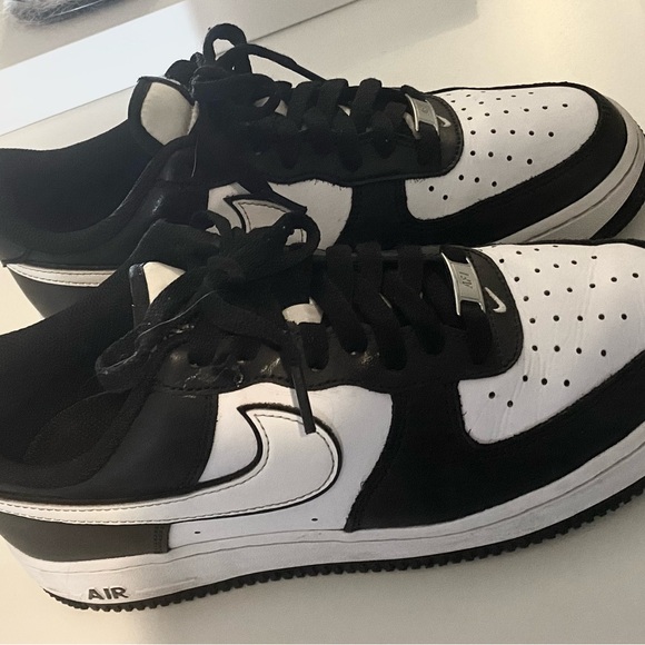 Nike Air Force 1 '07
Chaussure pour homme - Picture 4 of 7